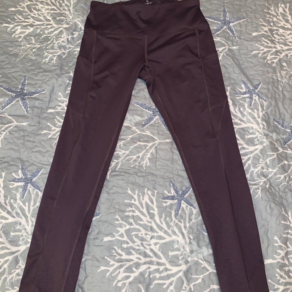 🥳maroon cheetah pattern leggings size small